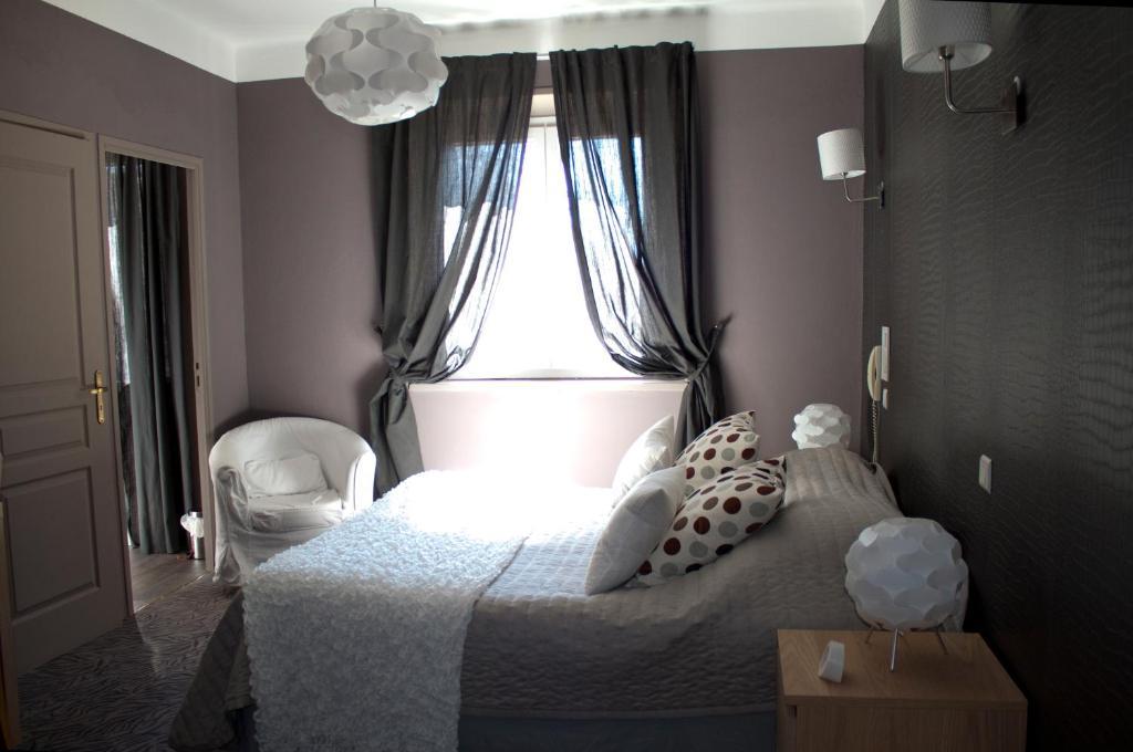 Logis Hotel La Magnanerie - Cote Bistro Aubignosc الغرفة الصورة